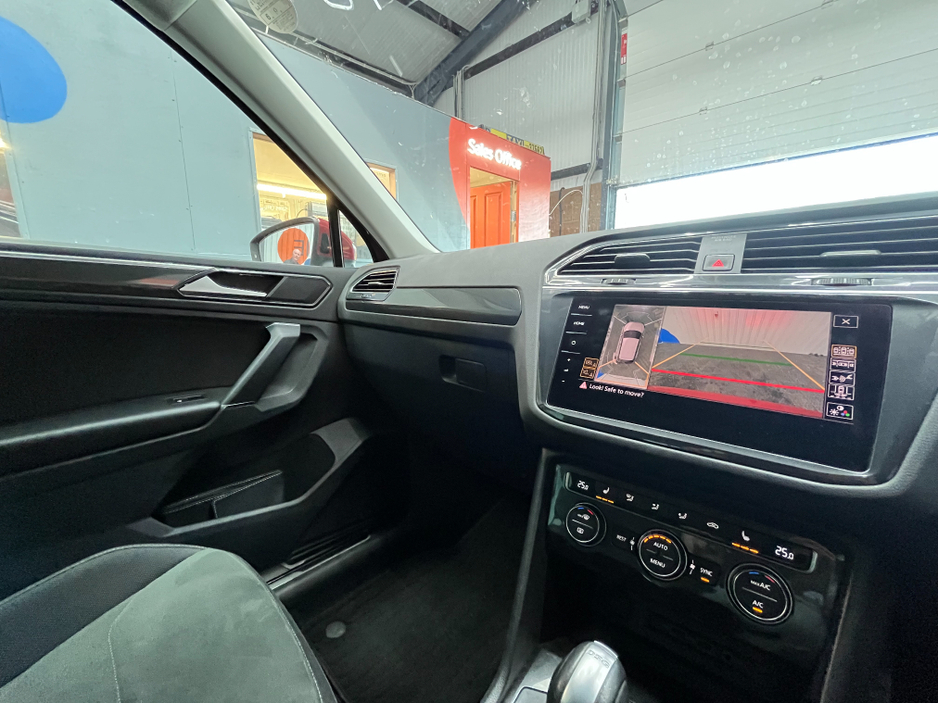 2018 Volkswagen Tiguan €24950! 2018 VOLKSWAGEN TIGUAN TDI 4 MOTION  2.0 AUTOMATIC / CRUISE CONTROL / REVERSE CAMERA / HEATED FRONT & REAR SEATS / PADDLE SHIFTERS €24,950