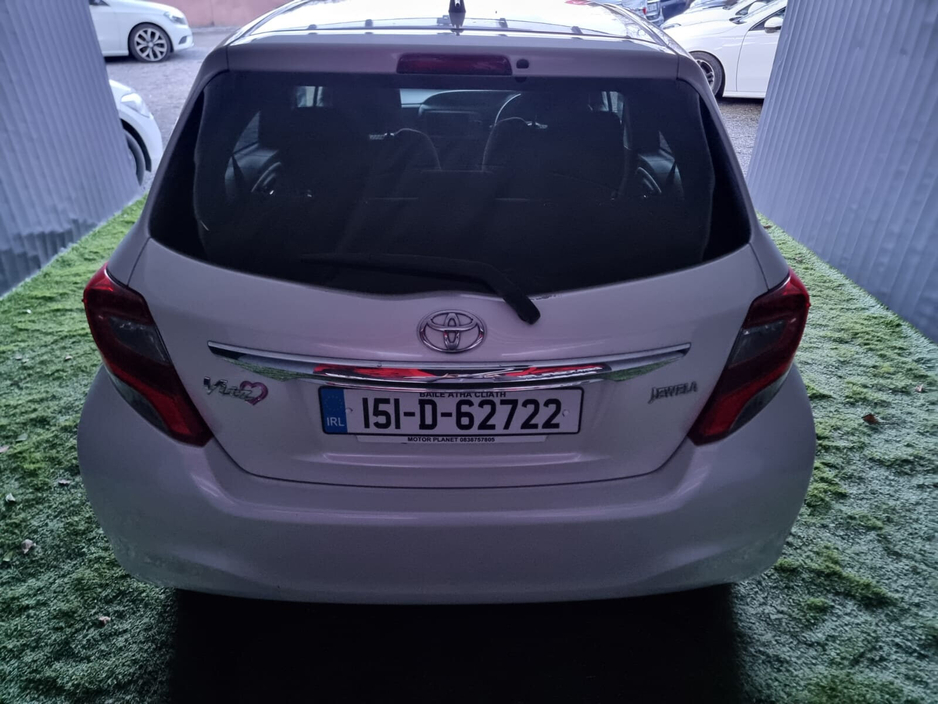 2015 Toyota Vitz - image 6