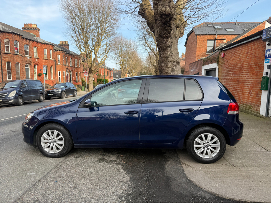 2013 Volkswagen Golf - image 9