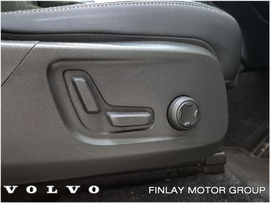 2023 Volvo XC40 - image 22