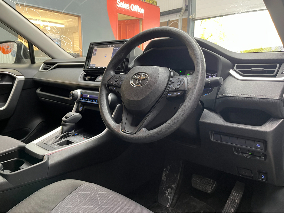 2020 Toyota Rav4 - image 9