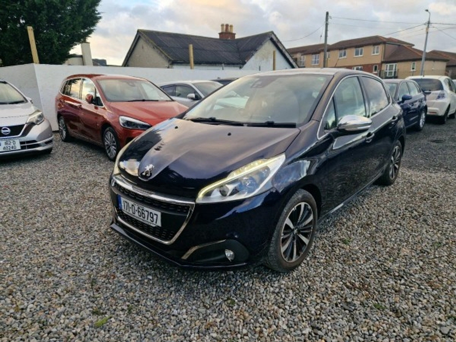 2017 Peugeot 208 1.2l Auto| Panoramic roof €10,950