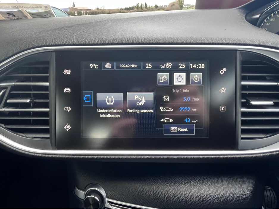 2016 Peugeot 308 - image 11