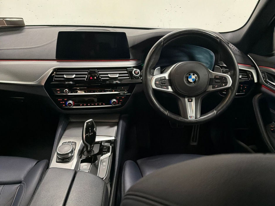 2019 BMW 5 Series - image 5