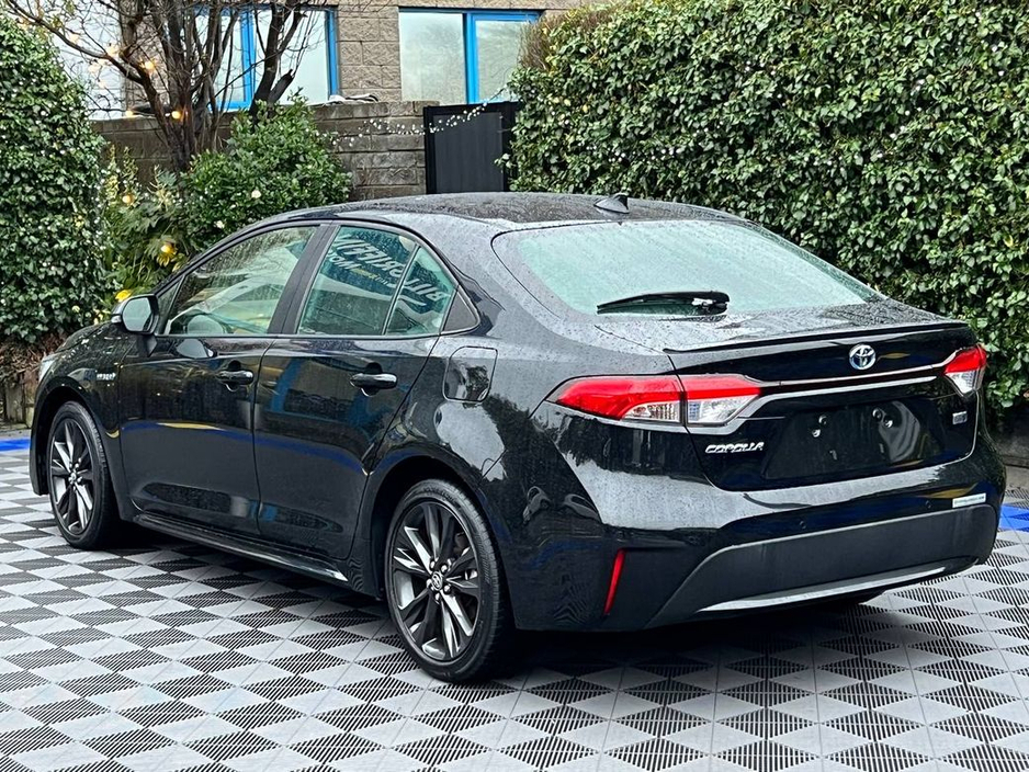 2020 Toyota Corolla WXB 1.8 HYBRID // HEADS-UP DISPLAY // 17" ALLOYS // ADAPTIVE CRUISE CONTROL €21,750