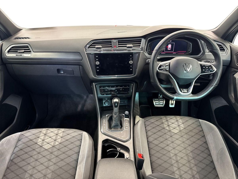 2023 Volkswagen Tiguan - image 8