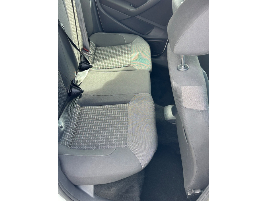 2015 Volkswagen Polo - image 9