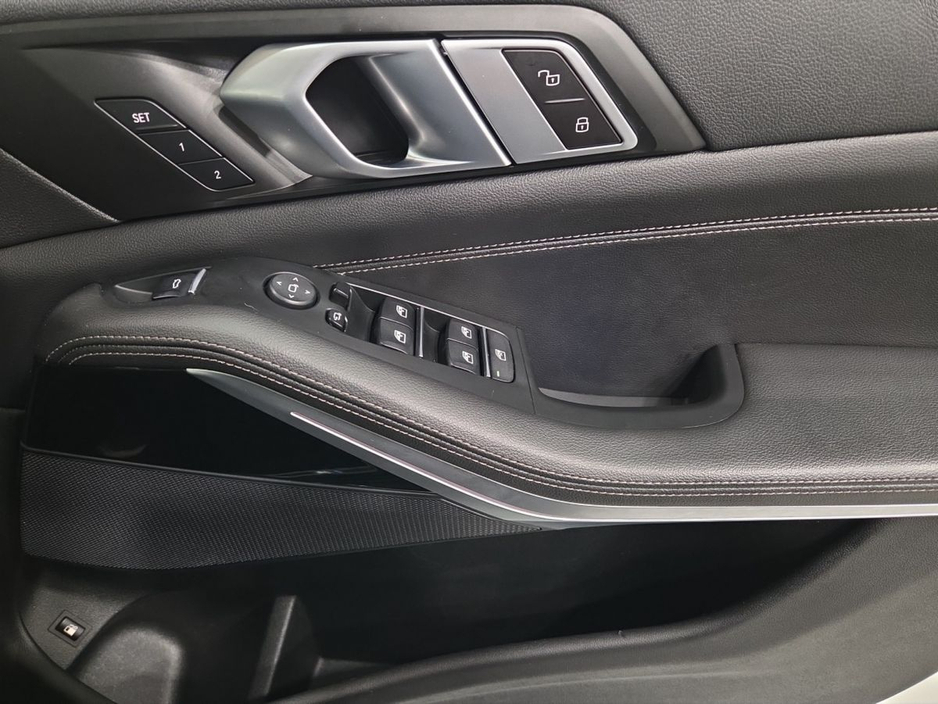 2021 BMW X5 - image 23