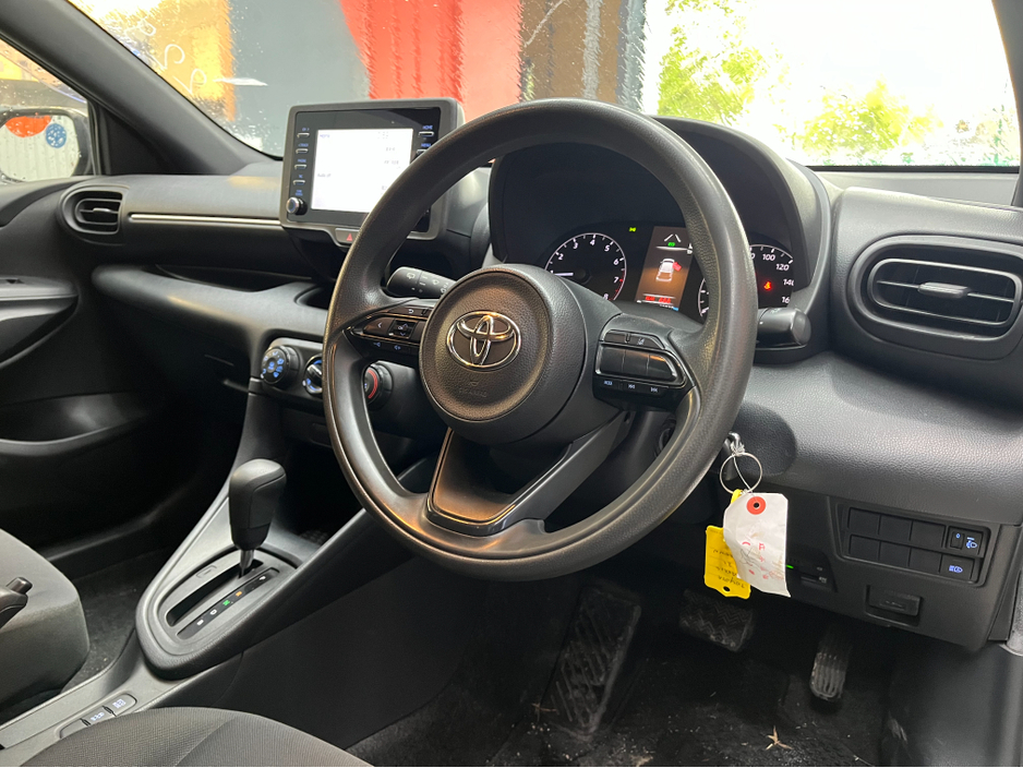 2021 Toyota Yaris - image 7