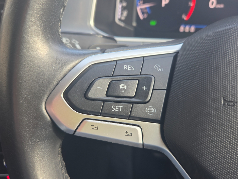 2023 Volkswagen T-Roc - image 18