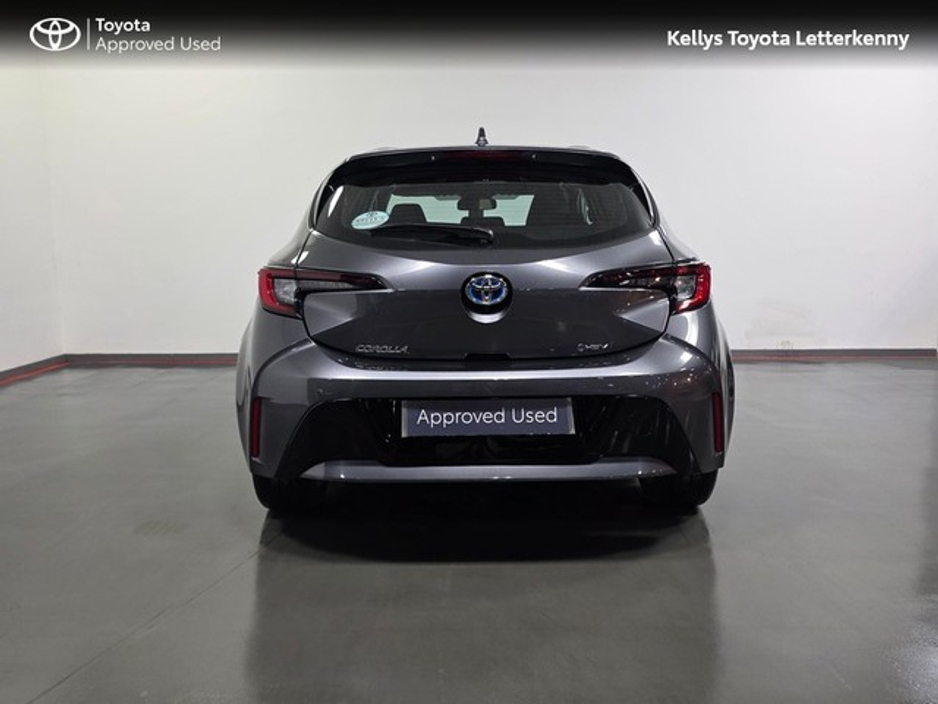 2025 Toyota Corolla - image 5