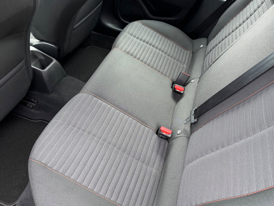 2022 Peugeot 208 - image 7