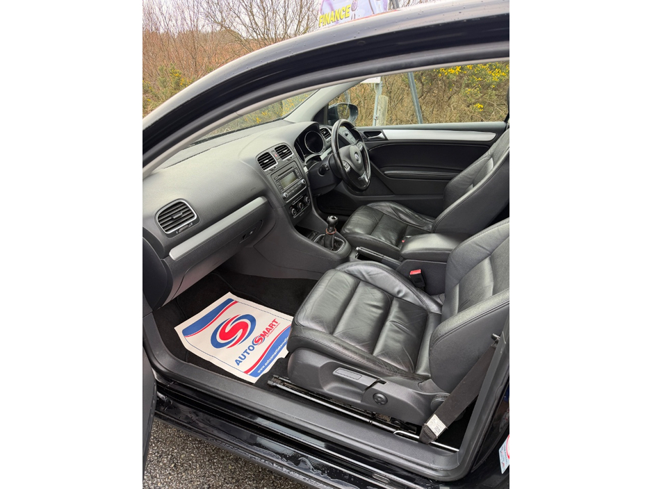 2012 Volkswagen Golf - image 3