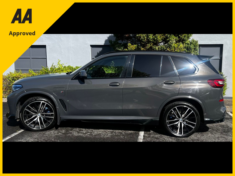 2021 BMW X5 - image 3