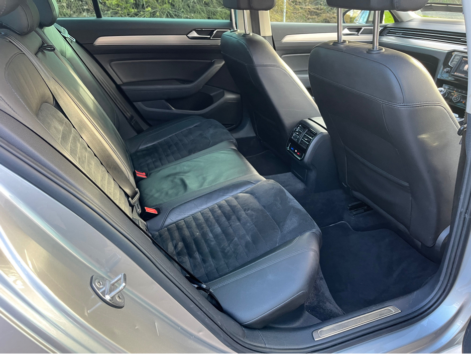 2015 Volkswagen Passat - image 14