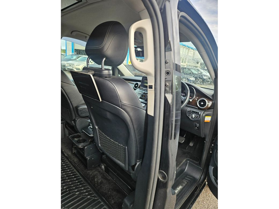 2017 Mercedes-Benz V Class - image 24