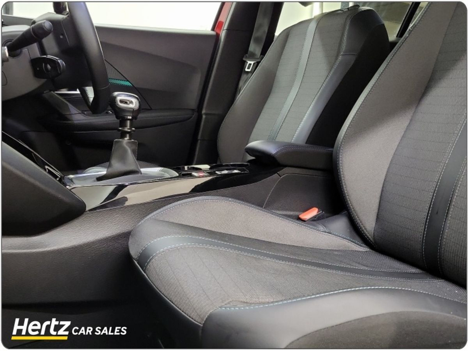 2023 Peugeot 2008 - image 5