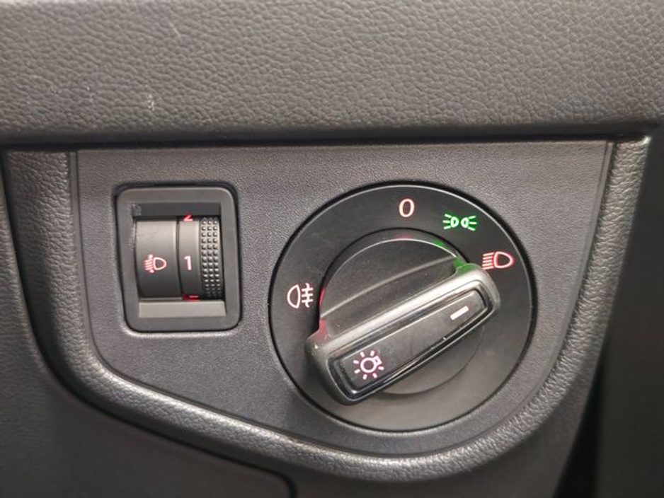 2019 Volkswagen Polo - image 19