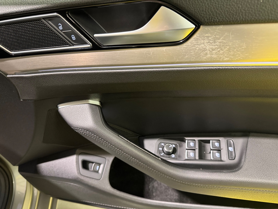 2019 Volkswagen Passat - image 29