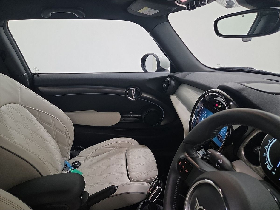 2023 MINI Hatch - image 12