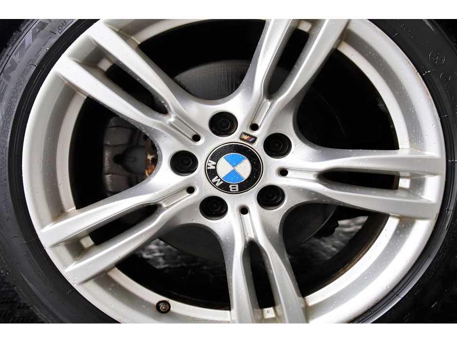 2017 BMW 3 Series - image 29