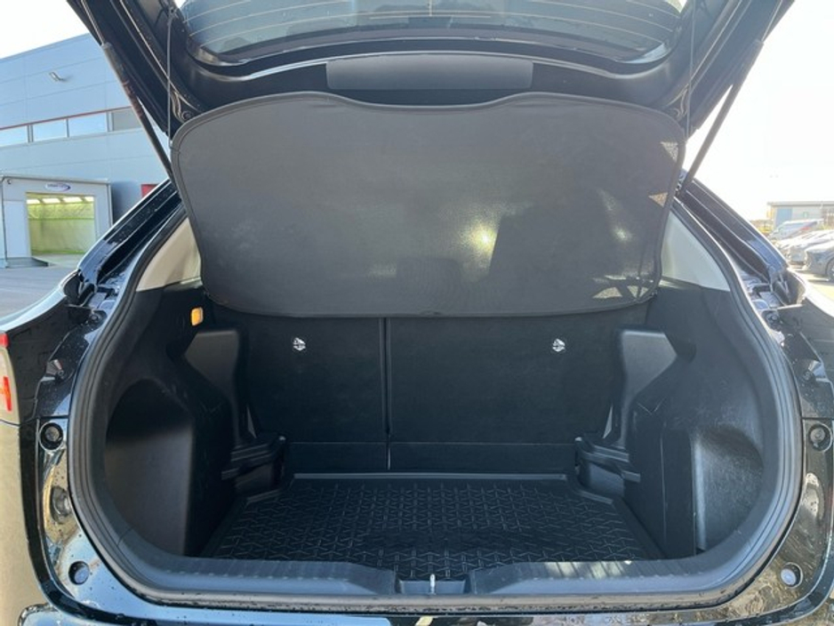 2023 Toyota Yaris Cross - image 10