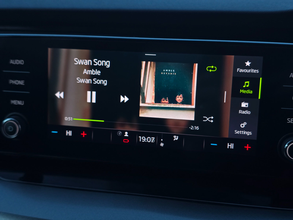 2022 Skoda Octavia - image 40