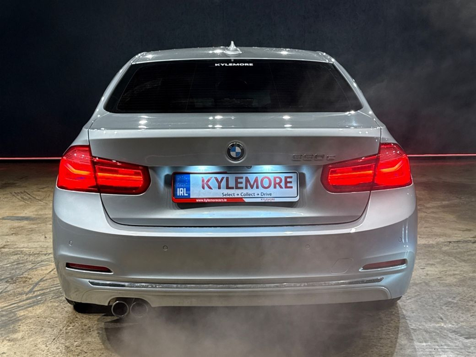 2016 BMW 3 Series - image 4