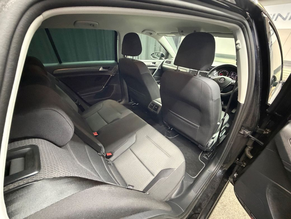 2017 Volkswagen Golf - image 29