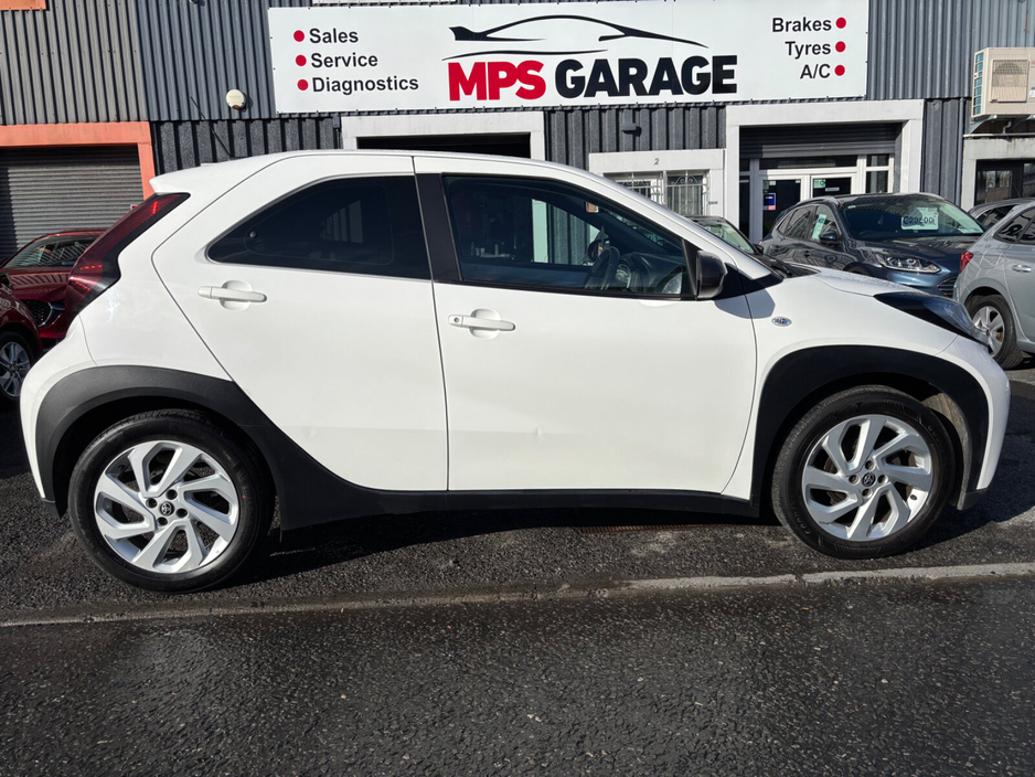 2022 Toyota Aygo 1.0 VVT-i x-play Smartphone €13,500