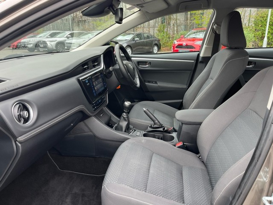 2018 Toyota Corolla - image 6