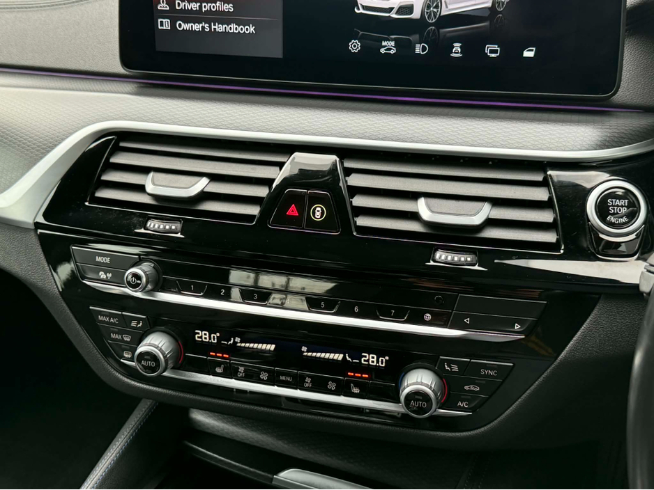 2022 BMW 5 Series - image 9