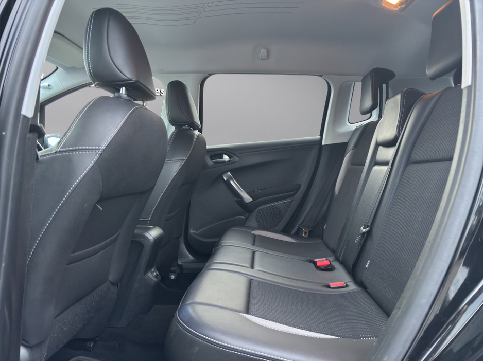 2017 Peugeot 2008 - image 15