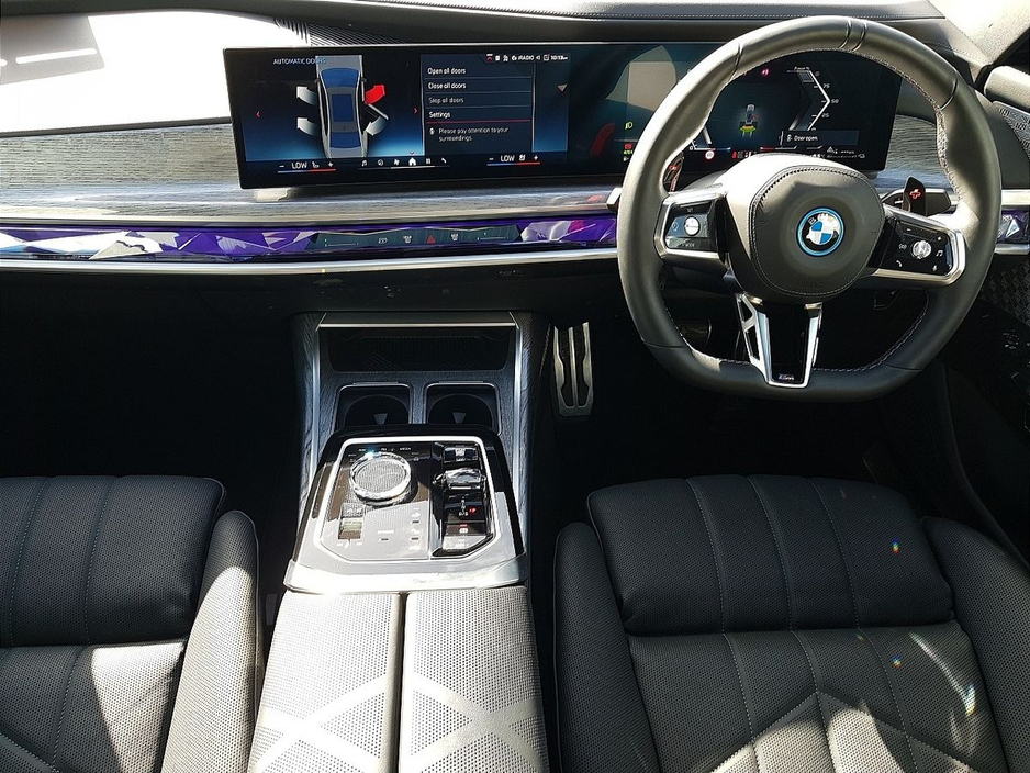 2025 BMW 7 Series - image 4