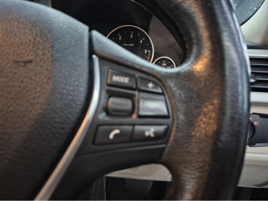 2018 BMW 3 Series - image 11