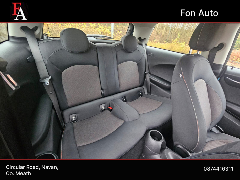 2015 MINI Hatch - image 17