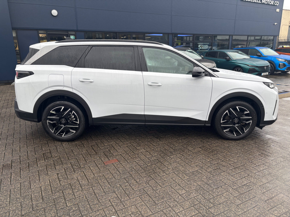 2025 Peugeot 5008 1.2 MHEV 145bhp E-DCS6 Allure €44,950