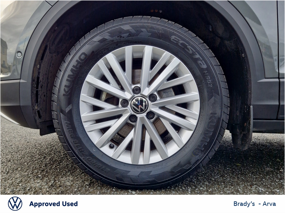 2023 Volkswagen T-Roc - image 9