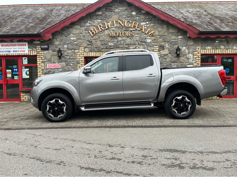 2020 Nissan Navara - image 9