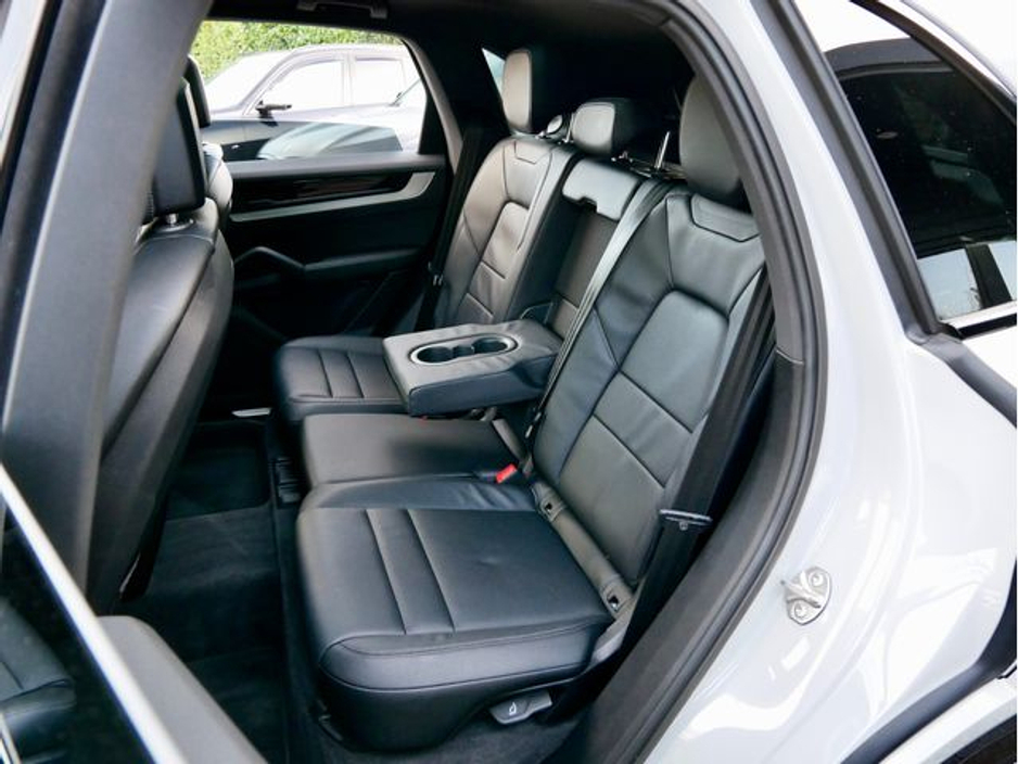 2024 Porsche Cayenne - image 18