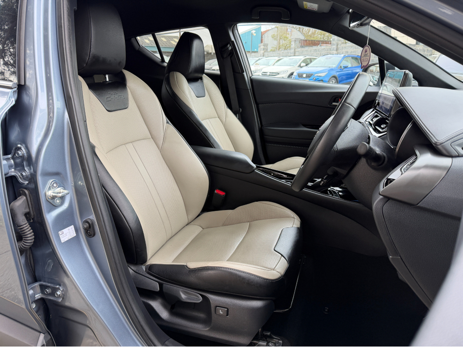 2023 Toyota C-HR - image 13