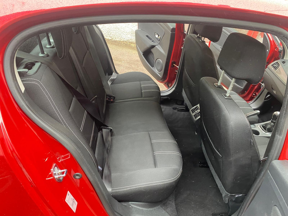 2015 Renault Fluence - image 7