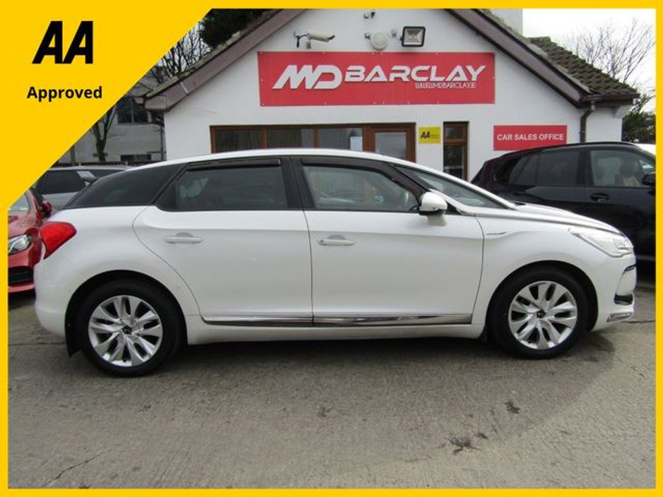 2015 DS Automobiles DS 5 - image 3