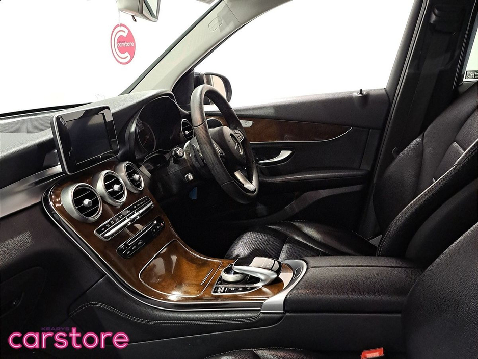 2017 Mercedes-Benz GLC Class - image 9