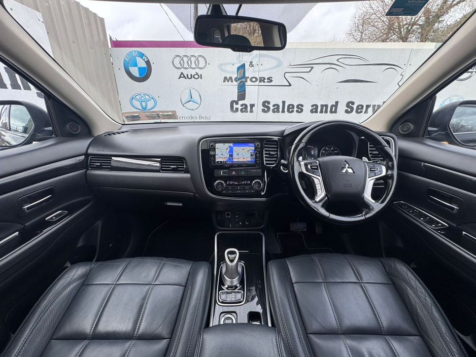 2017 Mitsubishi Outlander - image 28