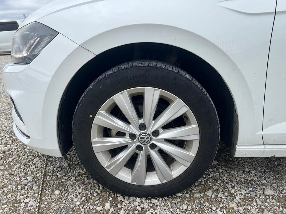 2019 Volkswagen Polo - image 2