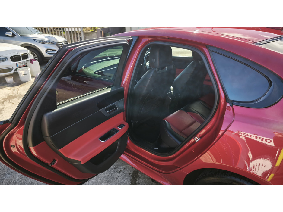 2016 Jaguar XF - image 13