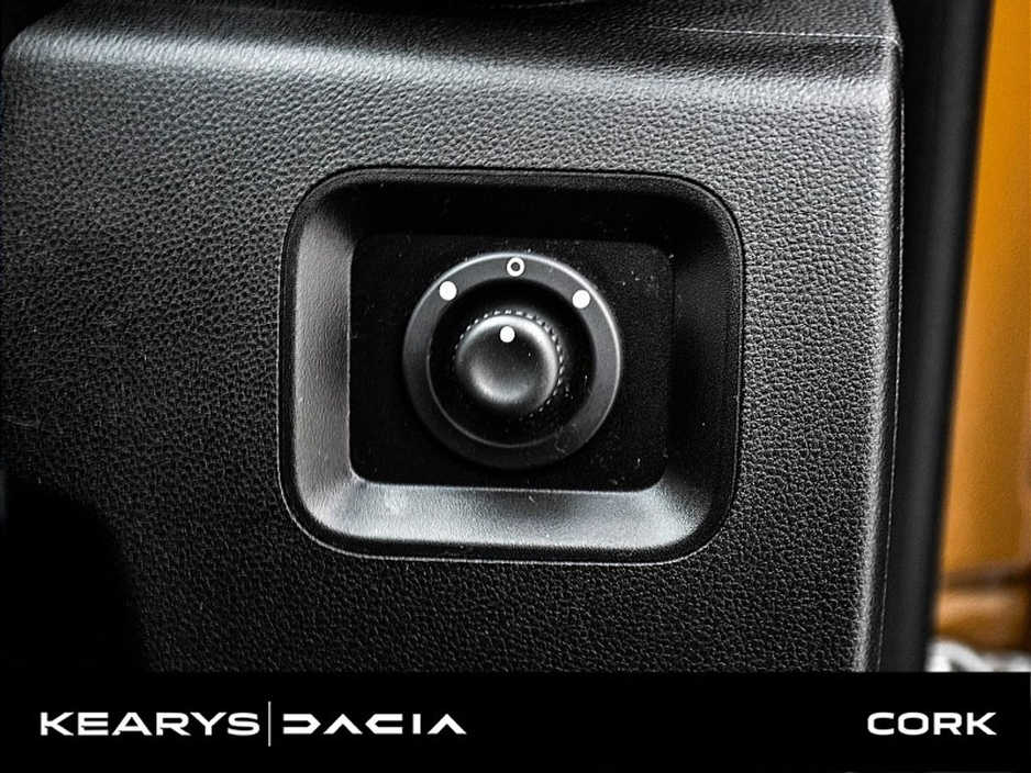 2020 Dacia Duster - image 17