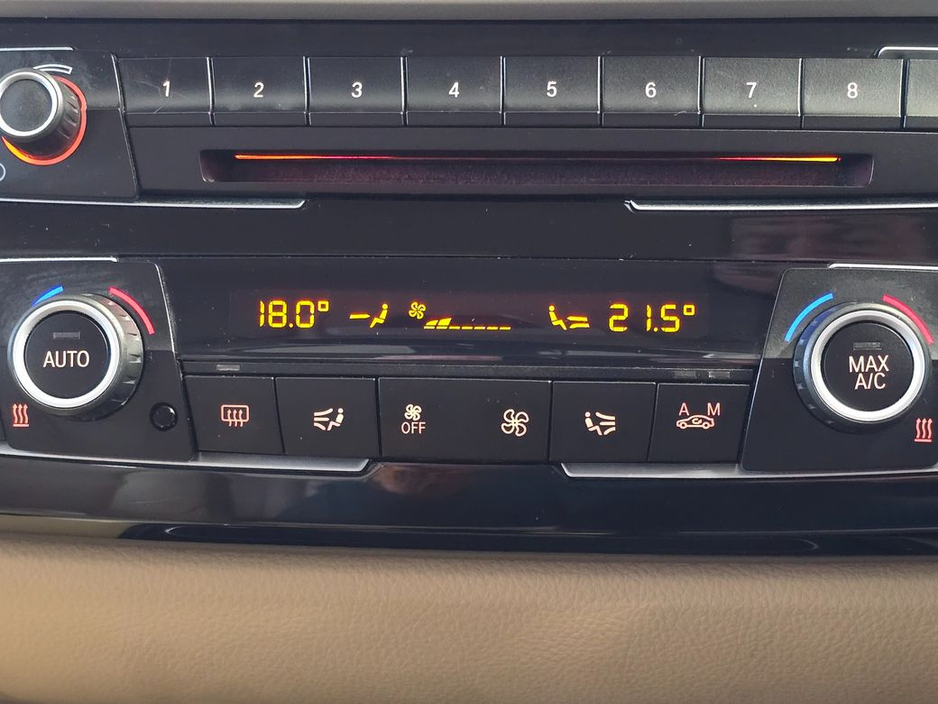 2017 BMW 3 Series - image 14