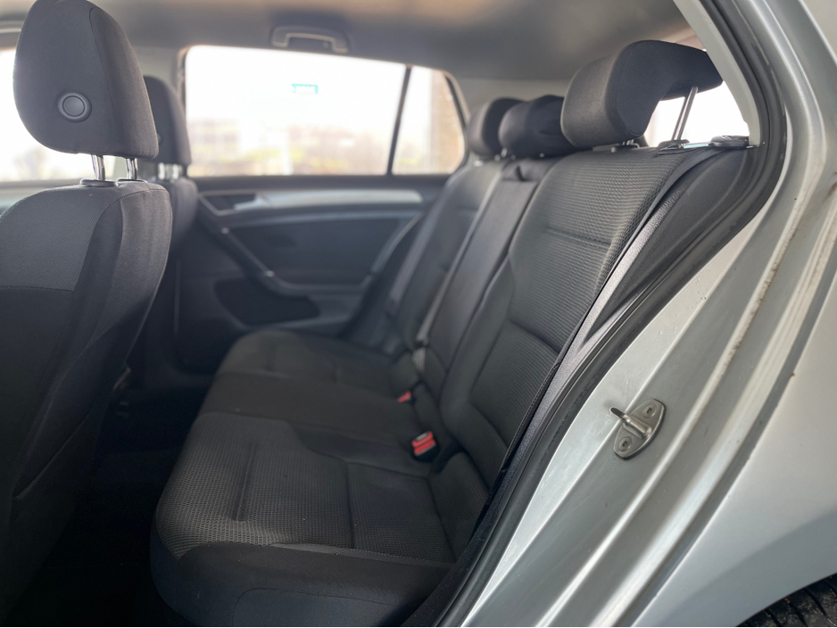 2014 Volkswagen Golf - image 9